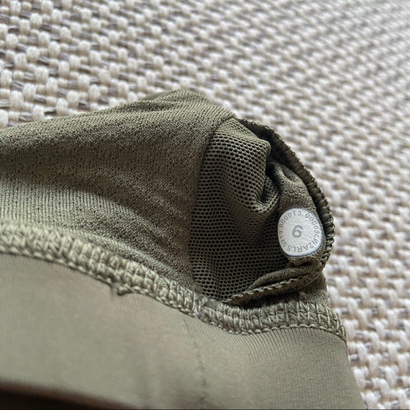 Lululemon Hick-Neck Sports Bra (Grey Sage, 6) - Picture 4 of 4